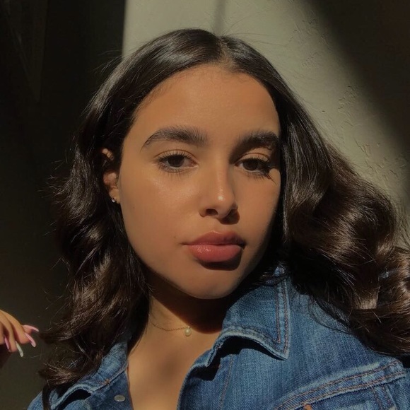 Meet your Posher, Bianca - Picture 1 of 1